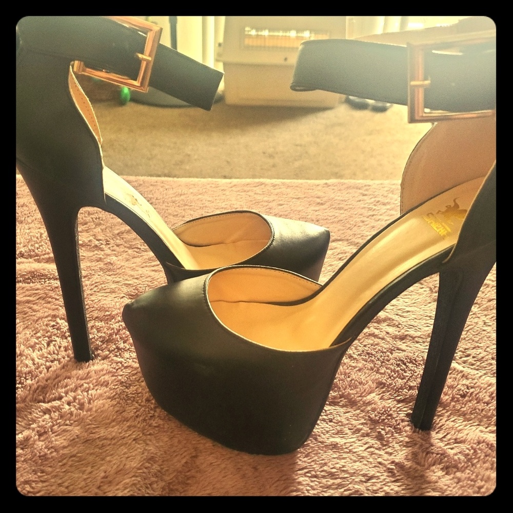 Sheikh size 7.5 heels